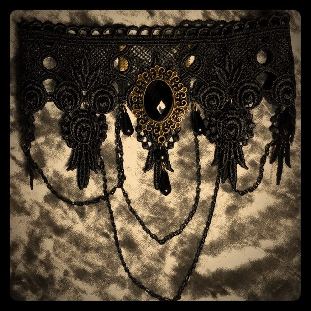 Gothic lace choaker